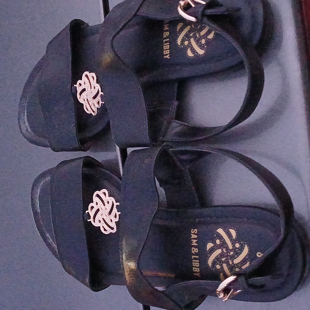 Sandles